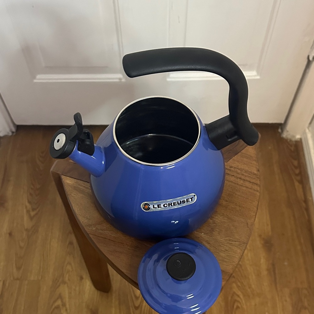Le Creuset Cobalt Blue Stovetop Whistling Kettle with Black Handle - Picture 4 of 7